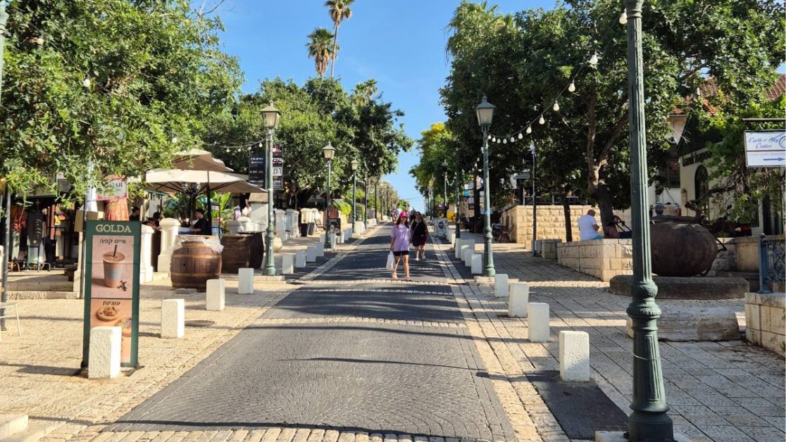 Zichron Yaackov promenade