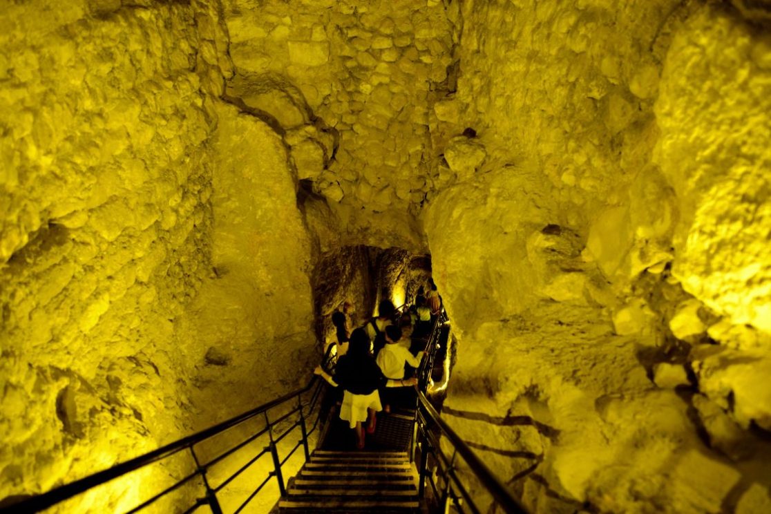 The descent into Warren's Shaft, traditionally dated to the 10th century BC, during the Jebusite period